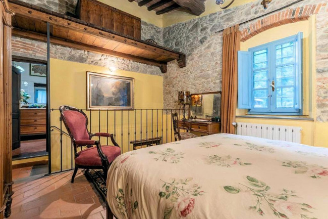 Rustico in stile Toscano con giardino e piscina in vendita a Buggiano