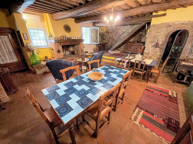 Rustico in stile Toscano con giardino e piscina in vendita a Buggiano