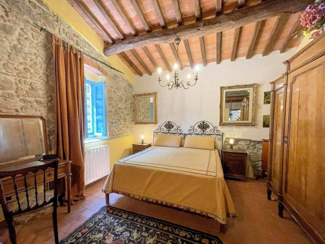 Rustico in stile Toscano con giardino e piscina in vendita a Buggiano