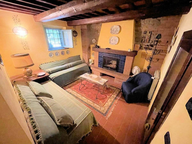 Rustico in stile Toscano con giardino e piscina in vendita a Buggiano