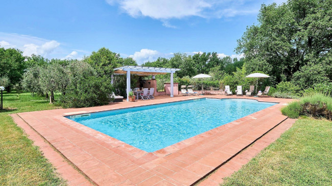 Casale con dependance parco e piscina in vendita a Altopascio