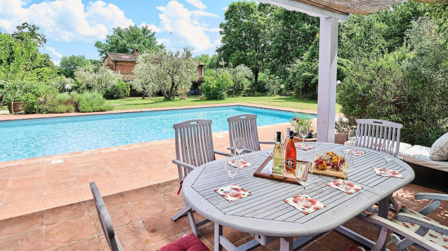 Casale con dependance parco e piscina in vendita a Altopascio