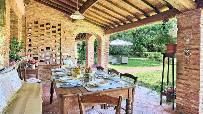 Casale con dependance parco e piscina in vendita a Altopascio