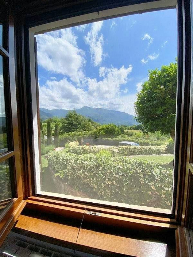 Casale con parco piscina e vista panoramica in vendita a Camaiore