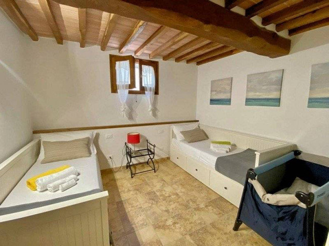 Casale con parco piscina e vista panoramica in vendita a Camaiore
