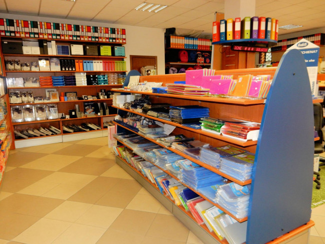 Si vendono le mura e l'attivita' di storico negozio Buffetti in zona centrale in vendita a Massa