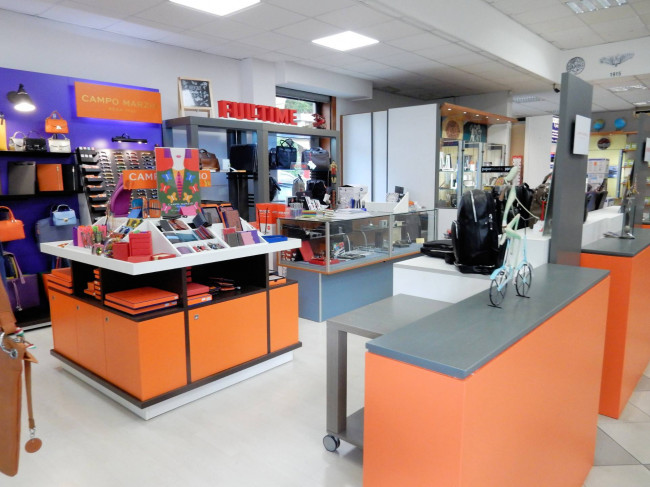 Si vendono le mura e l'attivita' di storico negozio Buffetti in zona centrale in vendita a Massa