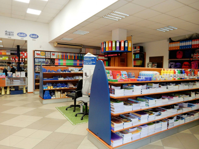Si vendono le mura e l'attivita' di storico negozio Buffetti in zona centrale in vendita a Massa