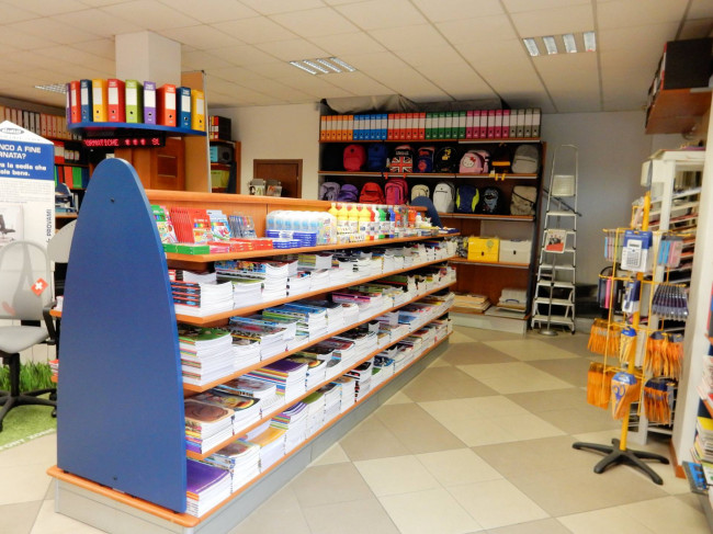 Si vendono le mura e l'attivita' di storico negozio Buffetti in zona centrale in vendita a Massa