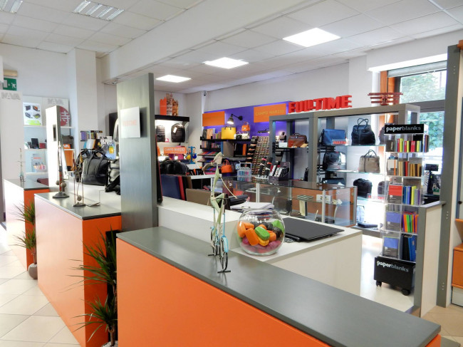 Si vendono le mura e l'attivita' di storico negozio Buffetti in zona centrale in vendita a Massa