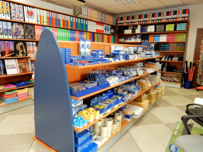 Si vendono le mura e l'attivita' di storico negozio Buffetti in zona centrale in vendita a Massa
