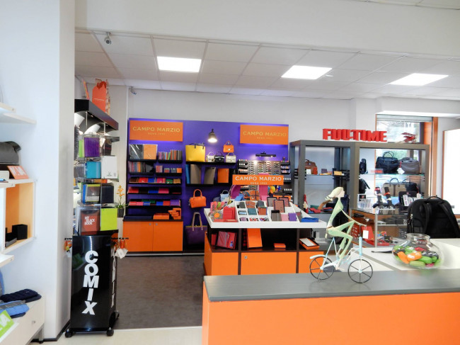 Si vendono le mura e l'attivita' di storico negozio Buffetti in zona centrale in vendita a Massa