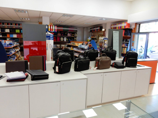 Si vendono le mura e l'attivita' di storico negozio Buffetti in zona centrale in vendita a Massa