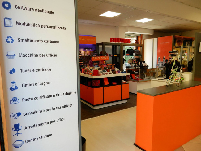Si vendono le mura e l'attivita' di storico negozio Buffetti in zona centrale in vendita a Massa