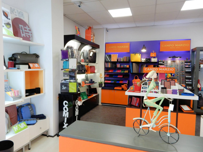 Si vendono le mura e l'attivita' di storico negozio Buffetti in zona centrale in vendita a Massa