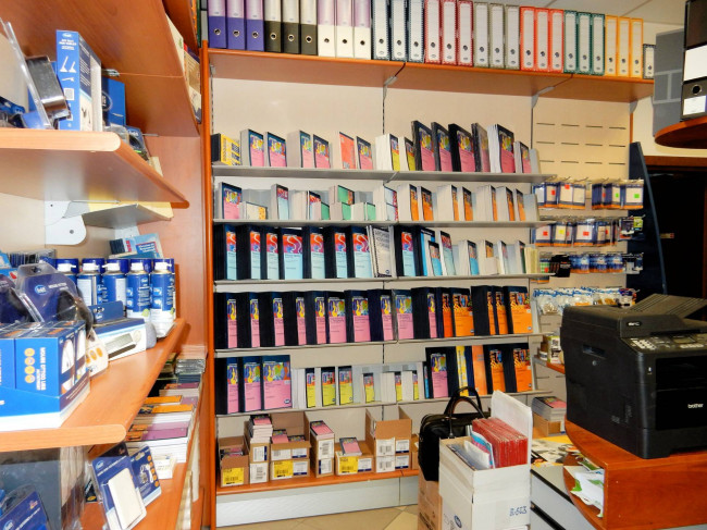 Si vendono le mura e l'attivita' di storico negozio Buffetti in zona centrale in vendita a Massa