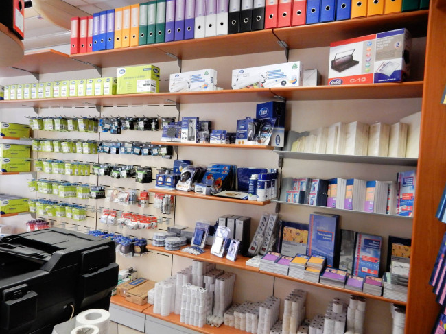Si vendono le mura e l'attivita' di storico negozio Buffetti in zona centrale in vendita a Massa