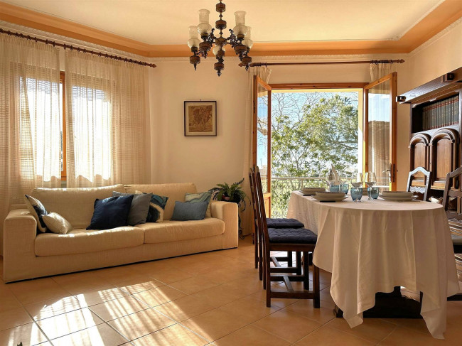 Appartamento con giardino privato posto al piano primo di villetta libera su quattro lati in vendita a Scarlino