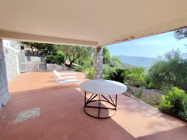 Villa in vendita a Campo Nell'elba (LI)