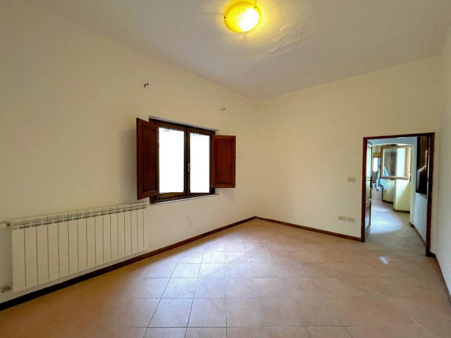 Appartamento al piano primo con ampie terrazze in centro storico in vendita a Pescia