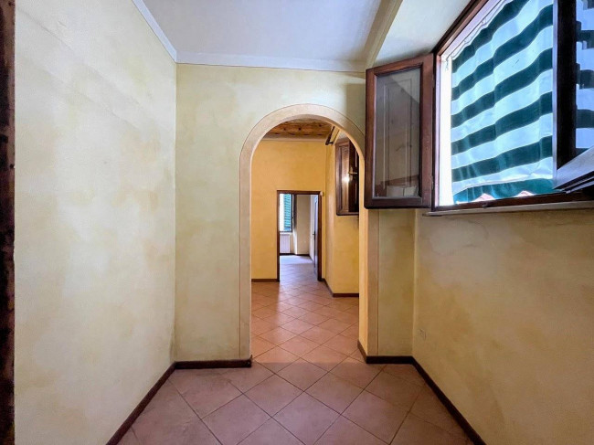 Appartamento al piano primo con ampie terrazze in centro storico in vendita a Pescia