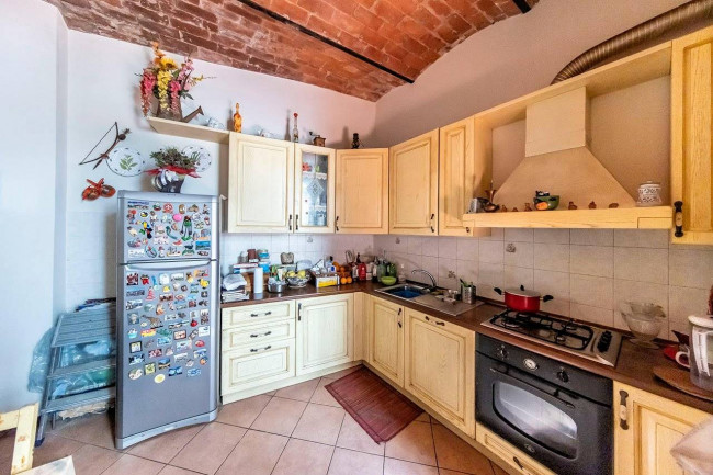 Appartamento al piano primo con ampie terrazze in centro storico in vendita a Pescia