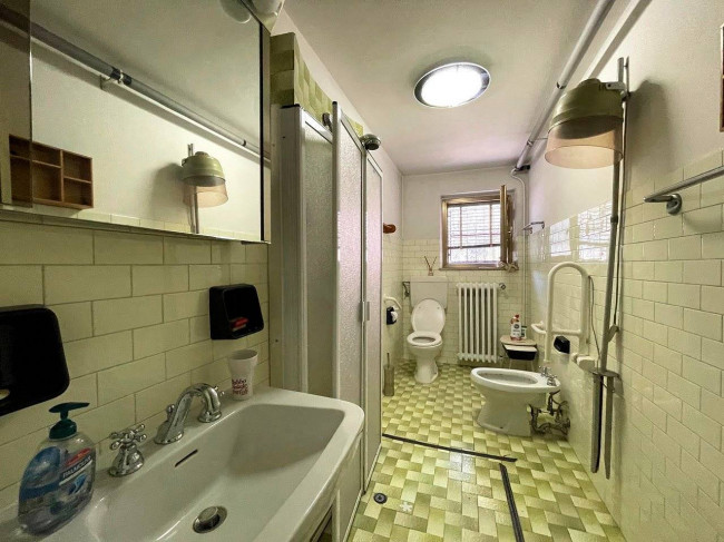 Villa unifamiliare di grande metratura con giardino in vendita a Uzzano