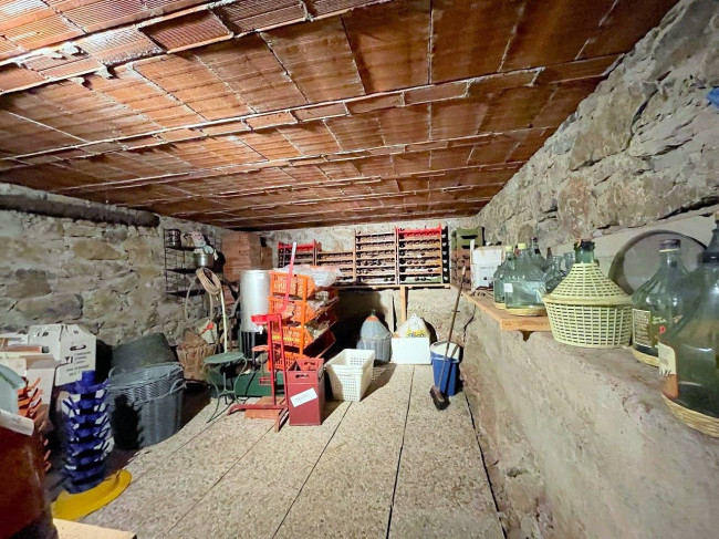 Villa unifamiliare di grande metratura con giardino in vendita a Uzzano