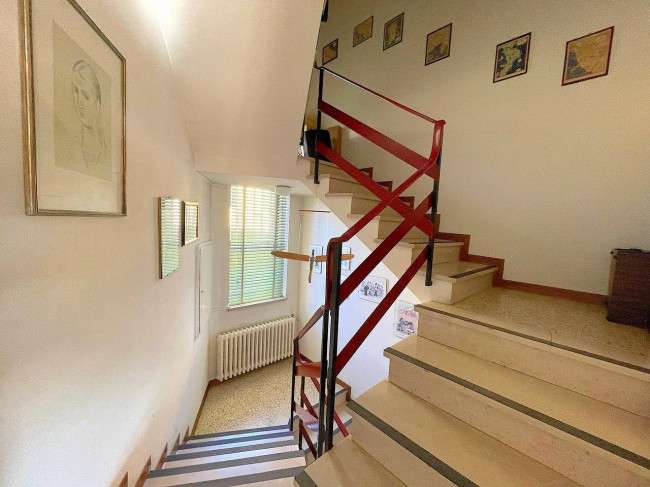 Villa unifamiliare di grande metratura con giardino in vendita a Uzzano