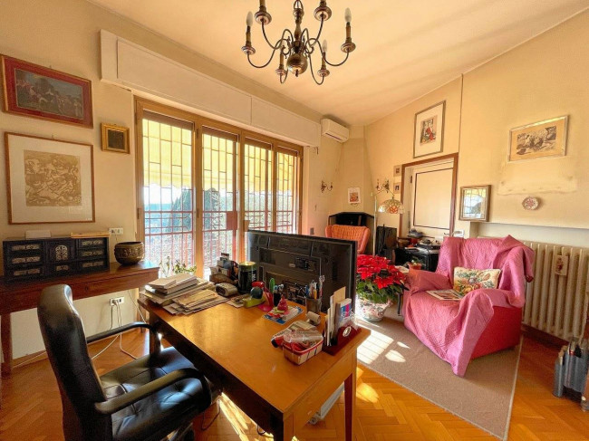 Villa unifamiliare di grande metratura con giardino in vendita a Uzzano