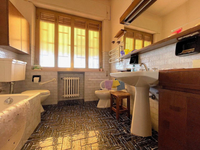 Villa unifamiliare di grande metratura con giardino in vendita a Uzzano