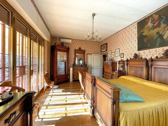 Villa unifamiliare di grande metratura con giardino in vendita a Uzzano
