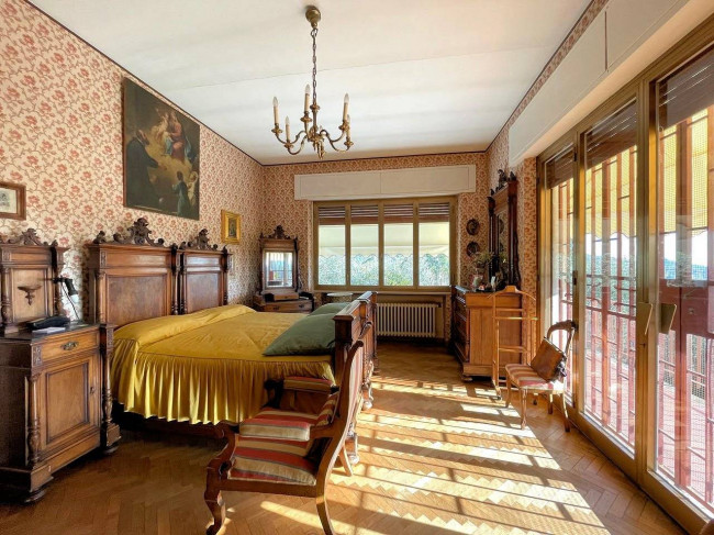 Villa unifamiliare di grande metratura con giardino in vendita a Uzzano