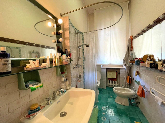 Villa unifamiliare di grande metratura con giardino in vendita a Uzzano