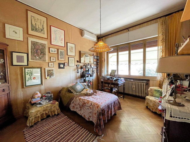 Villa unifamiliare di grande metratura con giardino in vendita a Uzzano