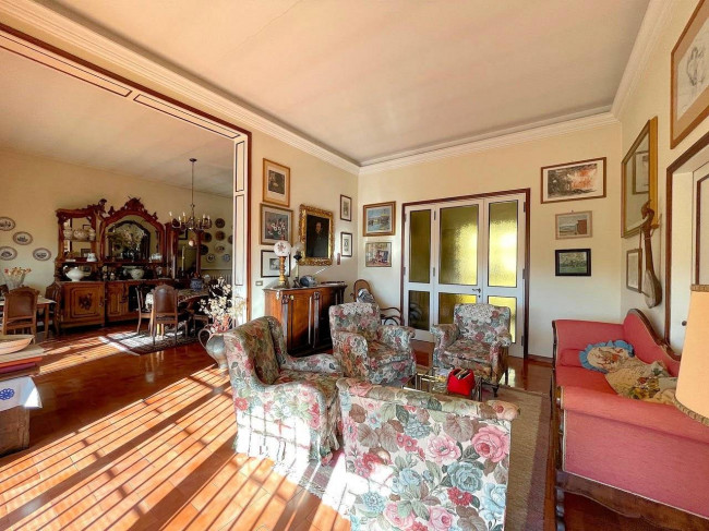 Villa unifamiliare di grande metratura con giardino in vendita a Uzzano