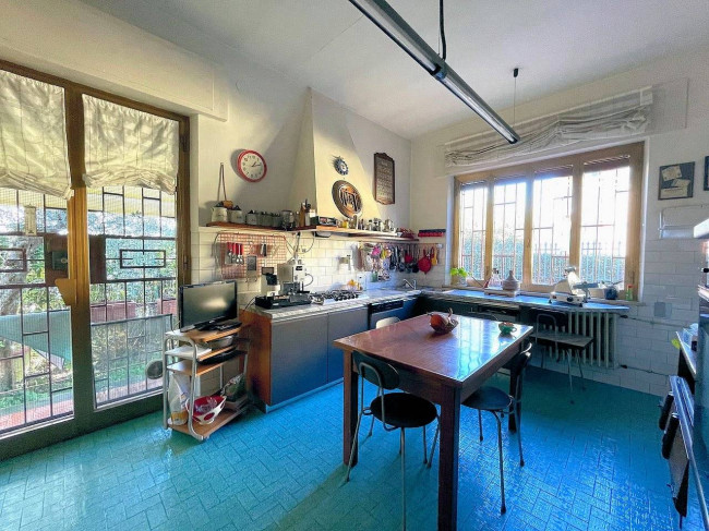 Villa unifamiliare di grande metratura con giardino in vendita a Uzzano
