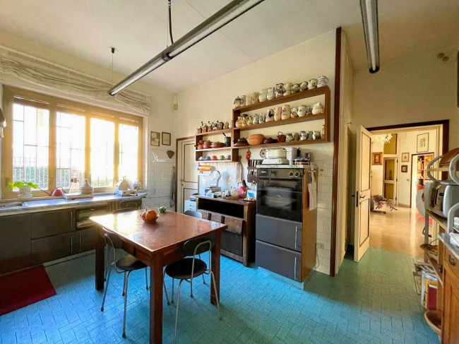 Villa unifamiliare di grande metratura con giardino in vendita a Uzzano