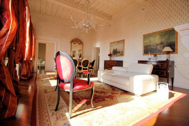 Meraviglioso appartamento in suggestivo palazzo storico in vendita a Pescia