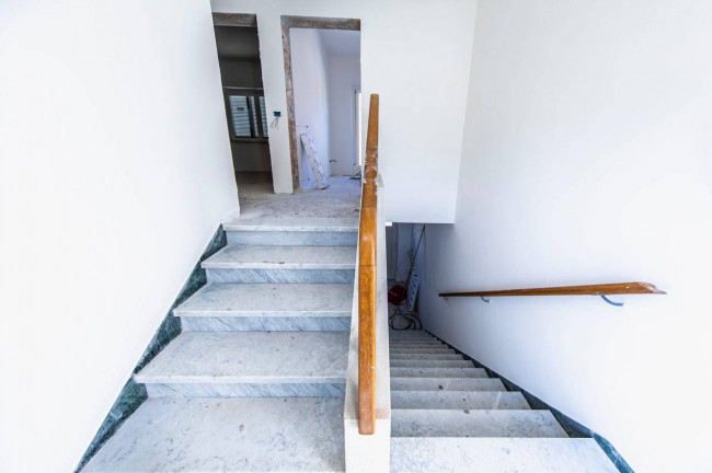 Porzione terratetto di villa bifamiliare in vendita a Pescia