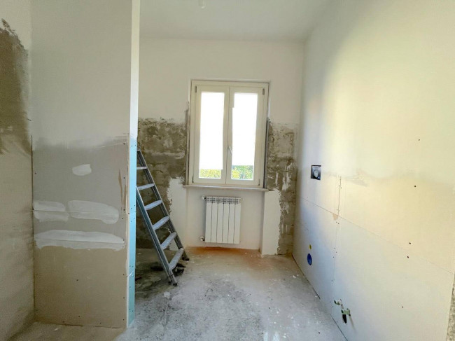Porzione terratetto di villa bifamiliare in vendita a Pescia