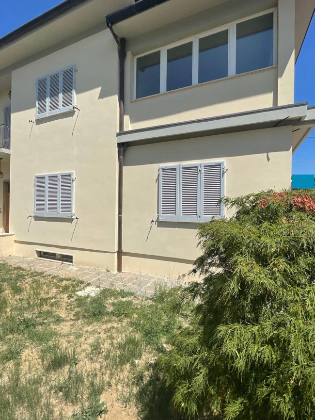 Porzione terratetto di villa bifamiliare in vendita a Pescia