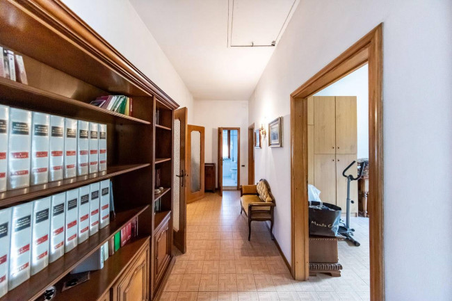 Appartamento in villa con giardino privato in vendita a Pescia