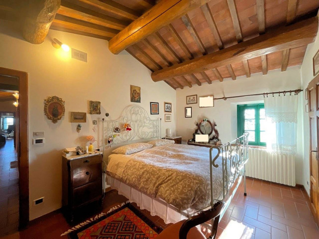 Villa in stile rustico Toscano con parco e suggestiva vista panoramica in vendita a Montecatini-Terme