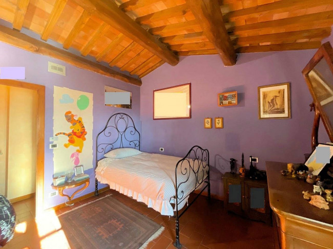 Villa in stile rustico Toscano con parco e suggestiva vista panoramica in vendita a Montecatini-Terme