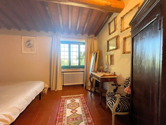 Villa in stile rustico Toscano con parco e suggestiva vista panoramica in vendita a Montecatini-Terme