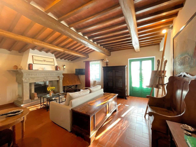 Villa in stile rustico Toscano con parco e suggestiva vista panoramica in vendita a Montecatini-Terme