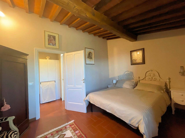 Villa in stile rustico Toscano con parco e suggestiva vista panoramica in vendita a Montecatini-Terme