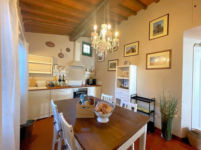 Villa in stile rustico Toscano con parco e suggestiva vista panoramica in vendita a Montecatini-Terme