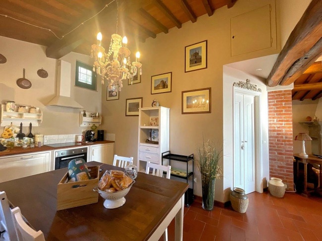 Villa in stile rustico Toscano con parco e suggestiva vista panoramica in vendita a Montecatini-Terme